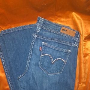 Levi’s Demi curve